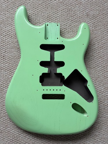 Surf green guitarbuild strat - green,