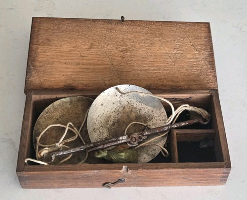 Antique portable balance - , scale