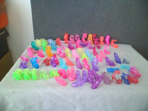 Large bundle barbie dolls - large,