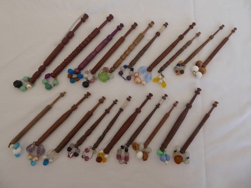 Wooden lace bobbins with - lace,