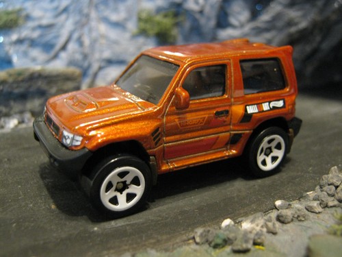 Hot wheels mitsubishi pajero - hot,
