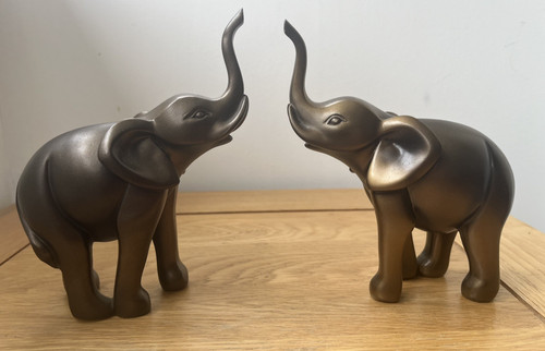 Pair gold resin ornamental - pair,