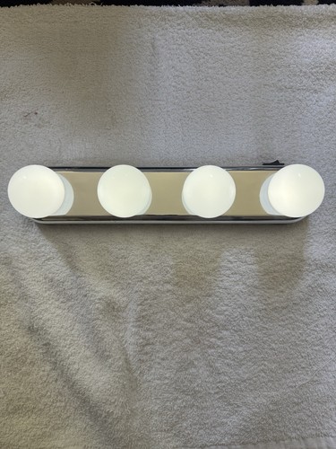 Chrome indoor wall - chrome, light