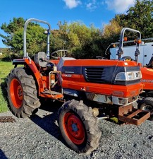 Kubota L4200 Compact Tractor  1 Owner 400 Hours