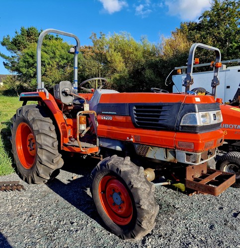 Kubota l4200 compact tractor - kubota,