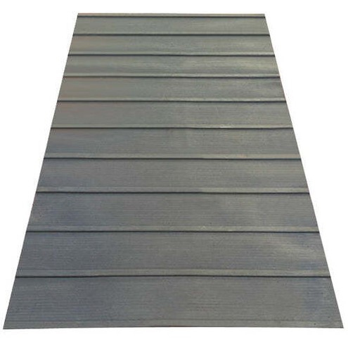 Rubber horse box - rubber, ramp