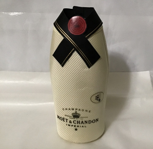 Moet chandon champagne - chandon,