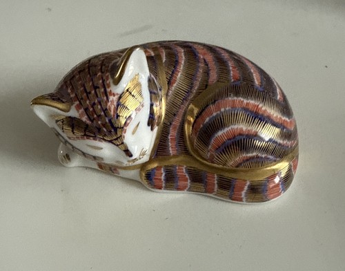 Royal crown derby sleeping - royal, 'sleeping