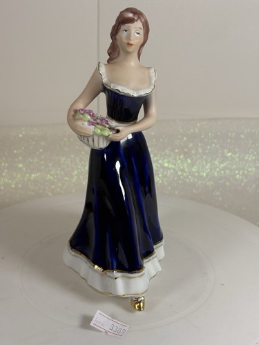 Royal dux bohemia figurine - royal,