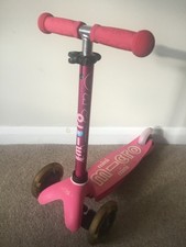 Micro Mini deluxe scooter w/LED front wheels - Pink