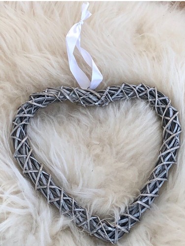 Door wall hanging heart - door/wall,