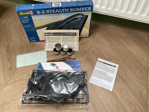 Revell stealth bomber - revell,