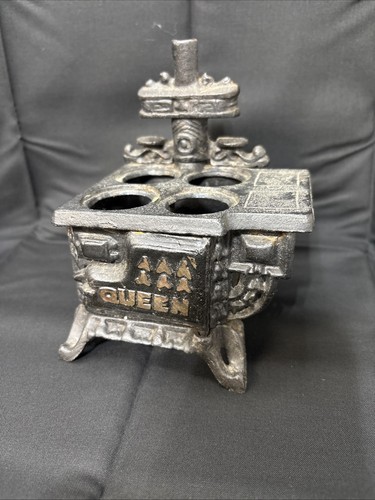 1930s cast iron queen - cast,