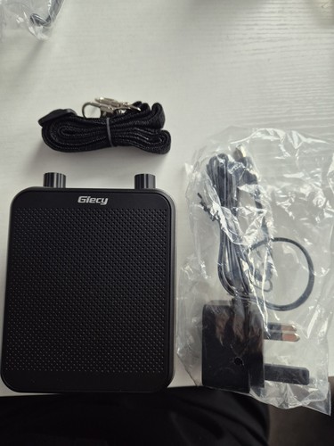 Portable voice amplifier with - amplifier,