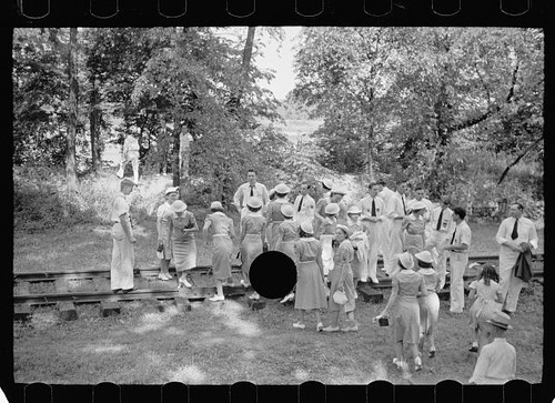 Photo 1930s group narrow - photo:1930s,