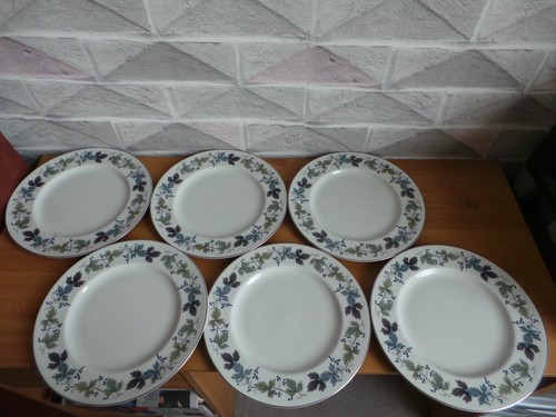 Royal doulton burgundy set - royal,