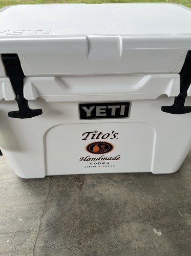 Yeti tundra35 hard cooler - yeti,