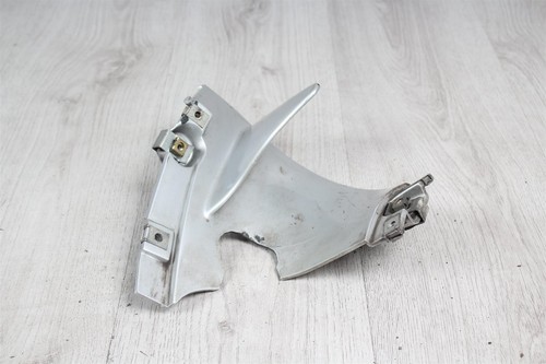 Casting right wing exhaust - -wing,