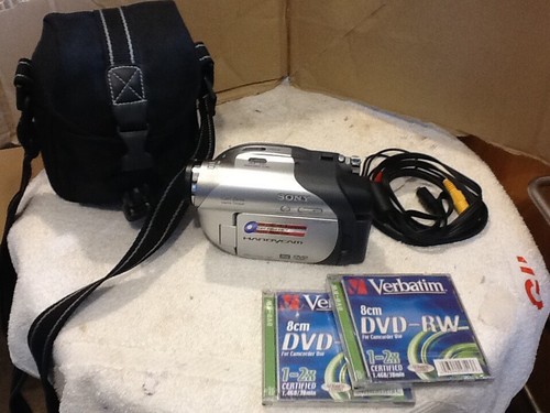 Sony dcr dvd105e camcorder - dcr-dvd105e, +