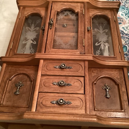 Vintage very large wooden amor - very,
