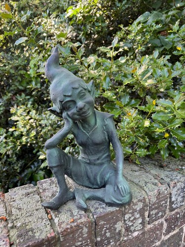 Cast iron seated - seated, elf