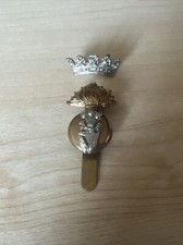 Qb21- Royal Irish Fusiliers RIF Regiment Cap Badge - Dual Construction