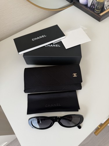 Chanel black gold oval - chanel,