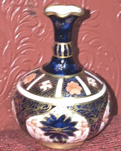 Beautiful small royal - small,