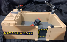 HORNBY BATTLE ZONE STOCKADE