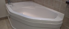 Corner bath with integrated - corner,