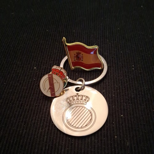 Real madrid keyring and pin - real,