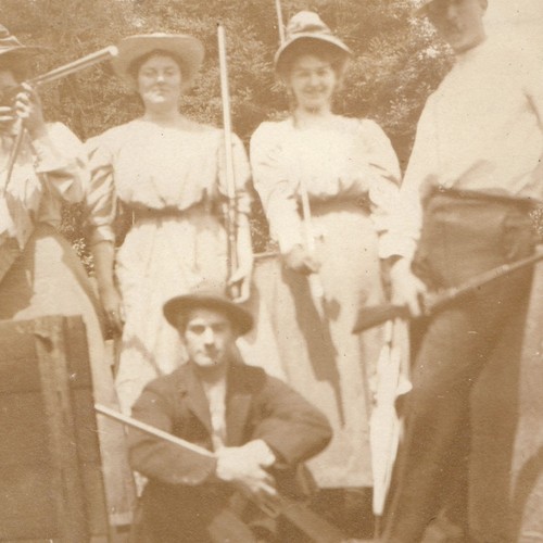 C1900s women and men hunting - c1900s,