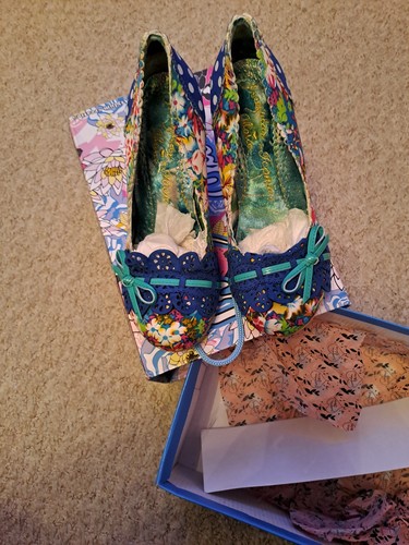 Size irregular choice shoes - size,
