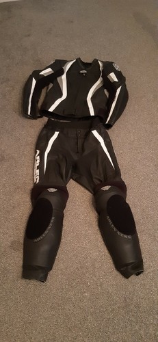 Arlen ness leathers size - , 38