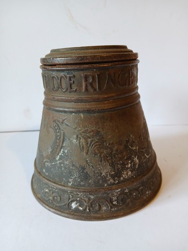 Huntley and palmers bell - and,