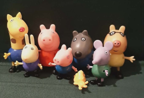 Peppa pig figures - pig,