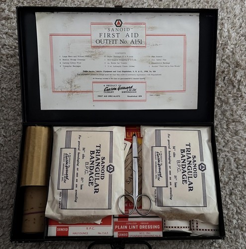 Vintage first aid - aid, sanoid