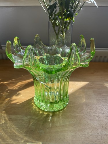Green glass lily vase sowerby - green,