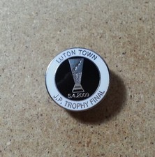 LUTON TOWN 2009 JP TROPHY FINAL ENAMEL FOOTBALL SUPPORTERS BADGE