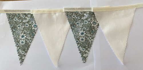 Vintage meadow floral ivory - meadow, &