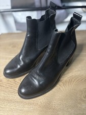 RUSSELL & BROMLEY Size 4.5