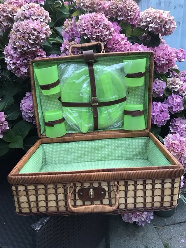 Vintage wicker picnic - vintage,