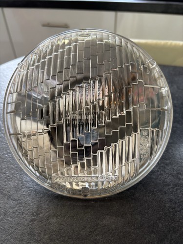 Sealed beam unit inch - sealed, 7