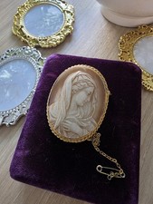 Vintage Cordia Glass Cameo