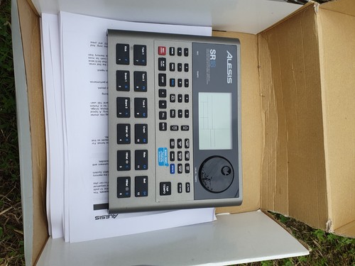Alesis drum machine and - sr-18,