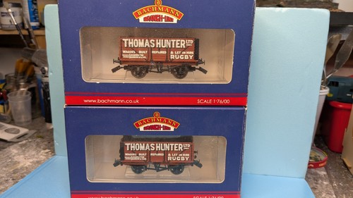 Bachmann wagons two - x, two.