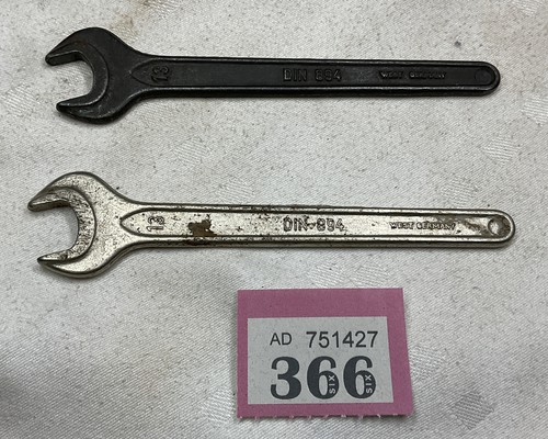 Din 894 west - west, open
