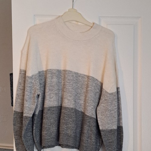 Cream grey colourblock - &,
