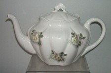 SHELLEY DAINTY WHITE ROSES