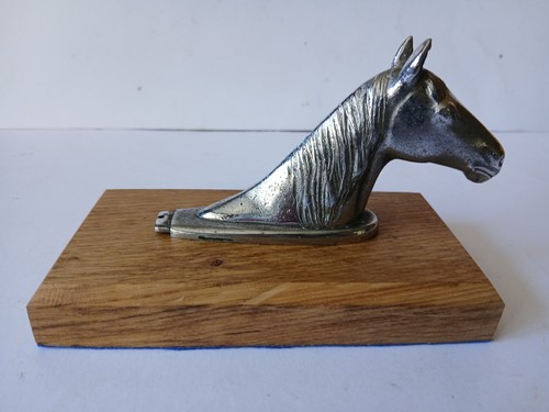 Singer horse head car mascot - horse,